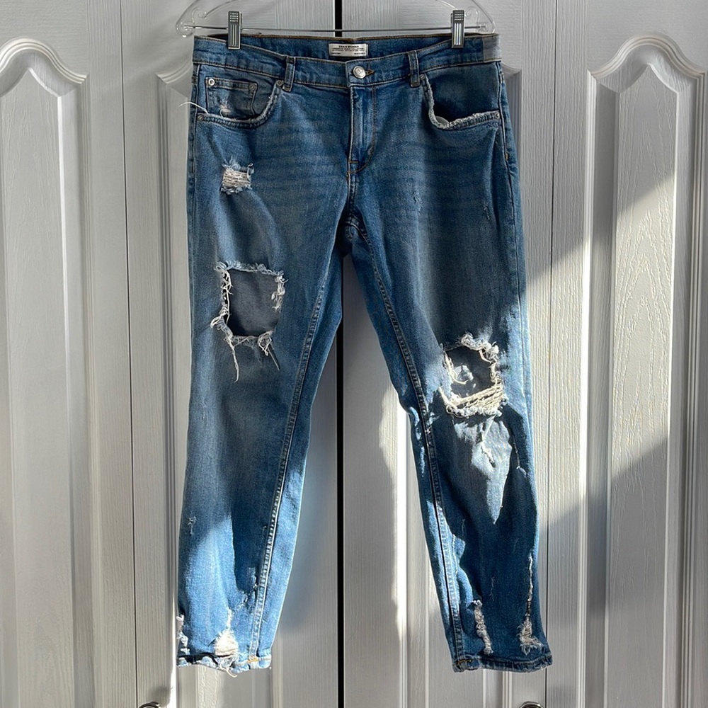 ZARA WOMAN Distressed Crop Jeans 10